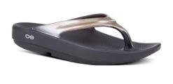 OOfos Women’s OOlala Luxe Sandal (Latte)